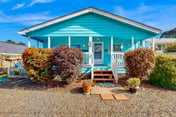 Charming home two blocks from the beach private hot tub and washer dryer
