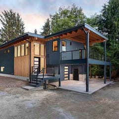 Modern Coastal Wellness Retreat with Hot Tub, Sauna & Cold Plunge