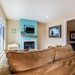 Ocean view cabin with deck and beach access dog friendly
