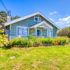 Dog friendly welcoming classic beach cottage with water views