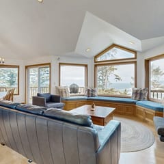 Dog Friendly Home with Private Hot Tub and Views of Proposal Rock and the Ocean