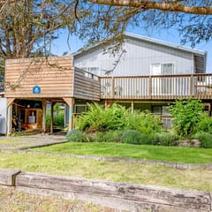 Dog friendly oceanview home one block to beach