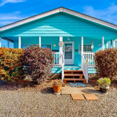 Charming home two blocks from the beach private hot tub and washer dryer