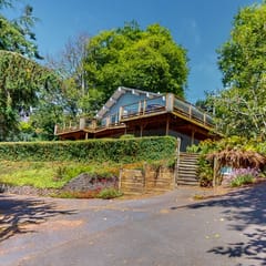 Family Friendly Home with Hot Tub Ocean View and Entertainment Near Beach