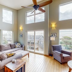 Luxurious Dog Friendly Home with Ocean Views Beach Access and Free WiFi
