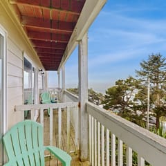 Easy Access Dog Friendly Studio with Ocean Views Short Walk to Beach