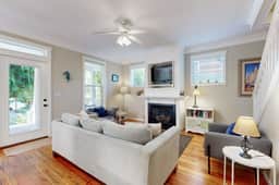 Bella Beach Home with private hot tub walk to beach park and cafe
