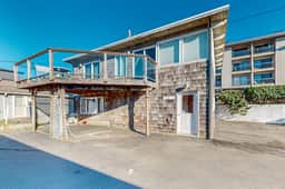 Comfortable Condo with Peek A Boo Ocean Views and Immediate Beach Access - Image 2