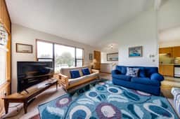 Cozy hilltop home with ocean views and game tables 3 blocks from the beach