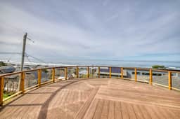 Gorgeous Retreat with Separate Cottage Private Hot Tub and Close Beach Access - Image 5