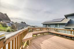 Gorgeous Retreat with Separate Cottage Private Hot Tub and Close Beach Access - Image 3