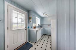 Cottage near the beach perfect for a couple with deck grill and fireplace