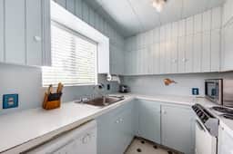 Cottage near the beach perfect for a couple with deck grill and fireplace
