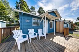 Cottage near the beach perfect for a couple with deck grill and fireplace - Image 3
