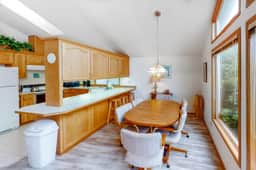 Cozy dog friendly getaway one block from beach with fireplace - Image 5