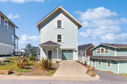 Ocean view home with private hot tub fireplaces balcony beach and pool access