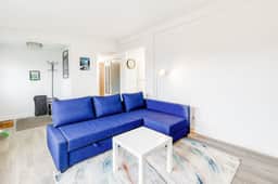 Ocean view home with pool table and fast WiFi steps to beach shops and eateries