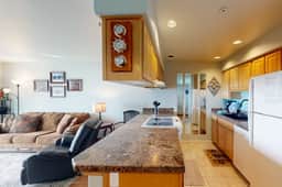 Historic Taft District condo with dazzling bay views fireplace and washer dryer
