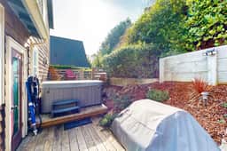 Dog friendly coastal home with private hot tub and park access