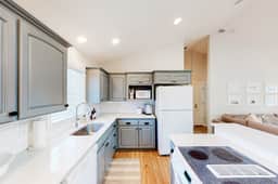 Family Friendly Beach Home with High Speed WiFi Gas Fireplace and Washer Dryer