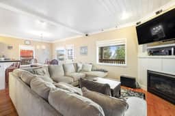 Family Home with Game Room WiFi Fireplace Private Hot Tub Walk to Beach - Image 2
