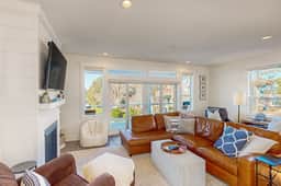 Beautiful family friendly home with private hot tub walk to beach shared pool
