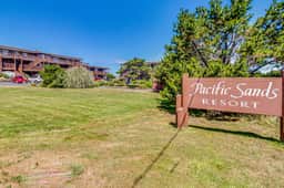 Beautiful ocean front condo with stunning views WiFi steps to beach