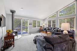 Serene home with entertainment full kitchen and easy beach access