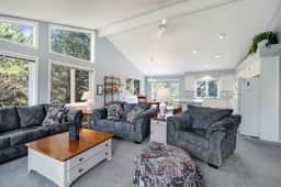 Serene home with entertainment full kitchen and easy beach access