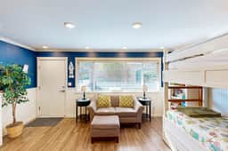 Modern and Colorful Condo Right Next to Beach - Image 4