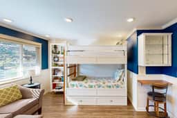 Modern and Colorful Condo Right Next to Beach - Image 5