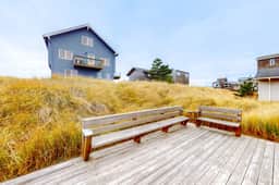 Comfortable home close to beach with deck and game room close to town
