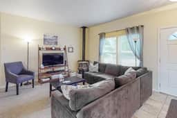 Comfortable home close to beach with deck and game room close to town - Image 2