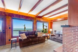 Two story beach house with an ocean view furnished deck and washer dryer - Image 3