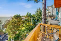 Perfect oceanside getaway with magnificent ocean views and beach nearby - Image 2