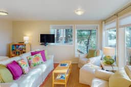 Perfect oceanside getaway with magnificent ocean views and beach nearby - Image 5