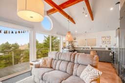 Cozy house with WiFi sweeping ocean views and nearby beach access