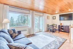 Welcoming Condo with Ocean Views and Private Hot Tub Short Walk to the Beach