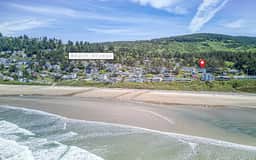 Oceanview Group Getaway in Prime Beachside Location