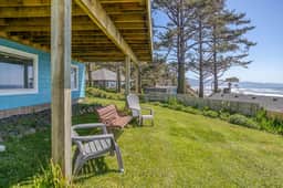 Oceanview Group Getaway in Prime Beachside Location