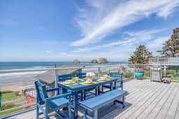 Oceanview Group Getaway in Prime Beachside Location - Image 2