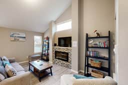 New House in Quiet Location with Modern Amenities near Beach Lake and Town