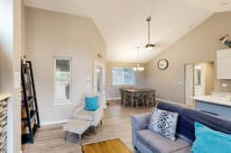 New House in Quiet Location with Modern Amenities near Beach Lake and Town
