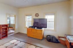 Charming Cottage with Central Location Mountain Views and Beach Access Across Street