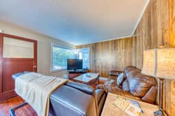 Seven Cozy Cottages Minutes to Beach and Downtown Dogs Welcome