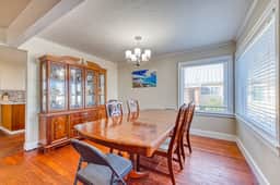 Seven Cozy Cottages Minutes to Beach and Downtown Dogs Welcome