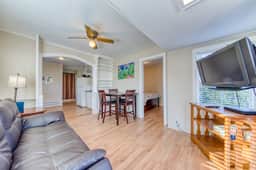 Seven Cozy Cottages Minutes to Beach and Downtown Dogs Welcome - Image 5