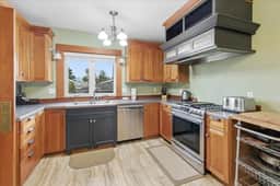 A Craftsman style gem, hot tub, close to ocean