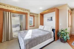 A Craftsman style gem, hot tub, close to ocean - Image 2