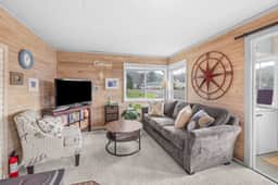 Coastal cottage in Rockaway Beach, steps to ocean